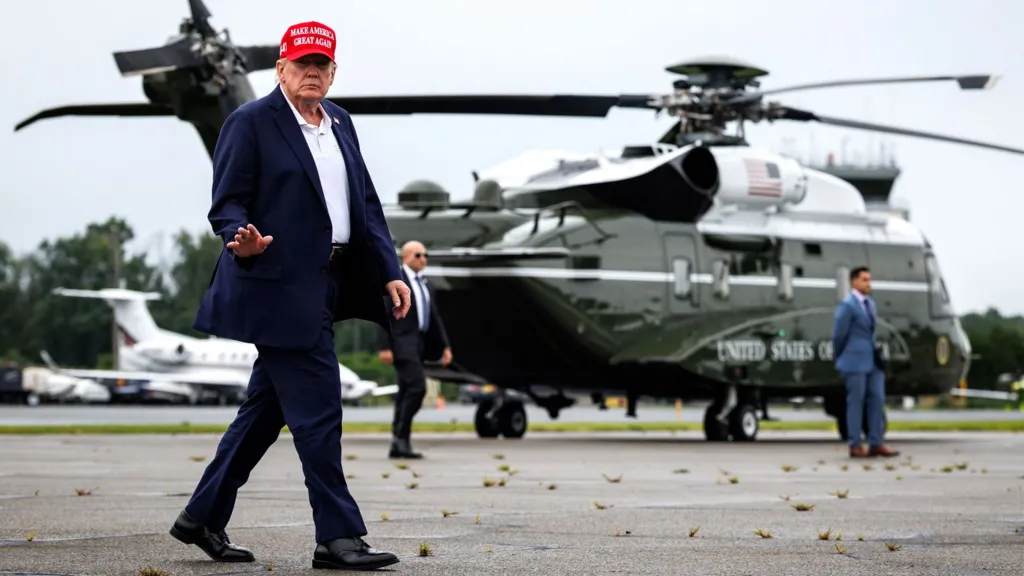 Trump Warns Oman Over Its Iran Negotiations